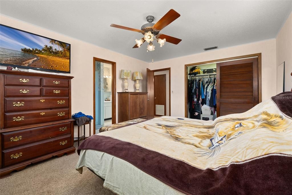 For Sale: $309,000 (3 beds, 2 baths, 1673 Square Feet)