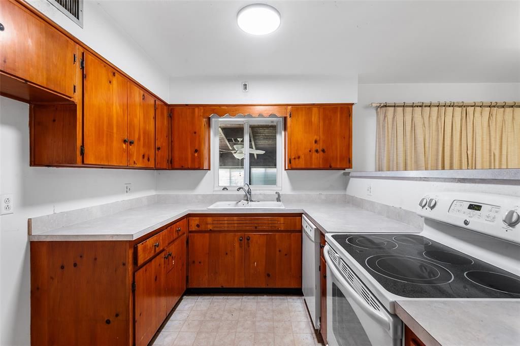 For Sale: $325,000 (4 beds, 2 baths, 2243 Square Feet)