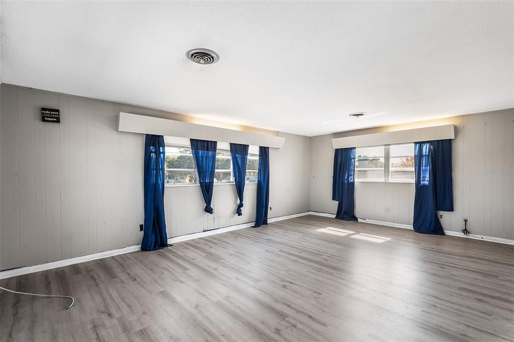 For Sale: $325,000 (4 beds, 2 baths, 2243 Square Feet)