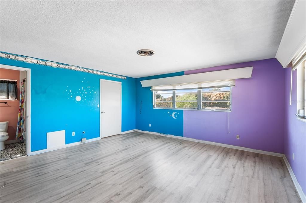 For Sale: $325,000 (4 beds, 2 baths, 2243 Square Feet)