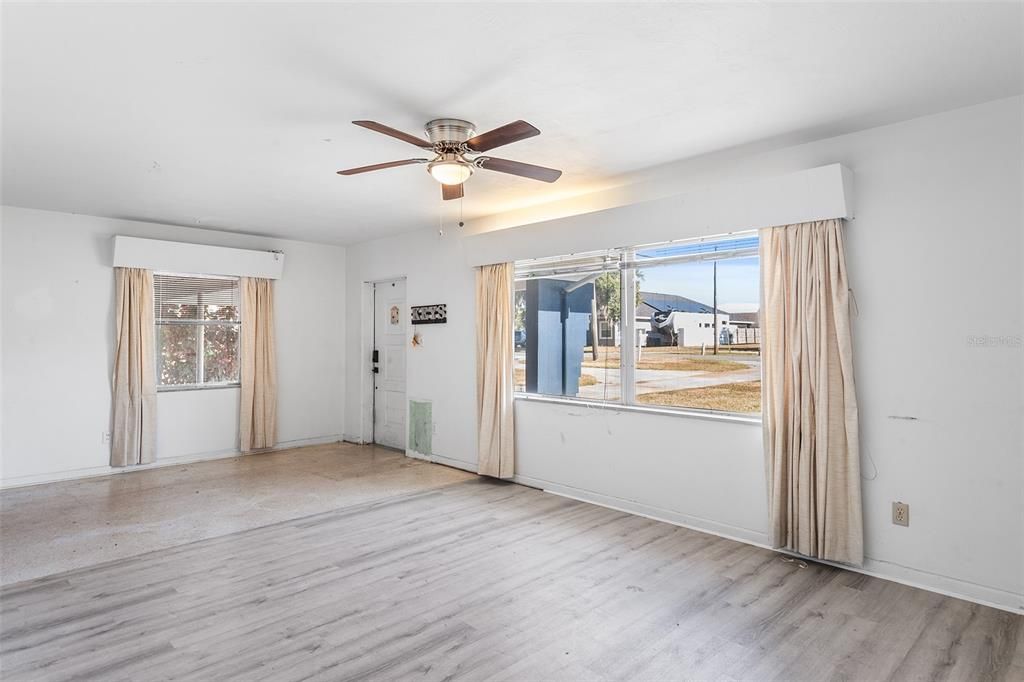 For Sale: $325,000 (4 beds, 2 baths, 2243 Square Feet)