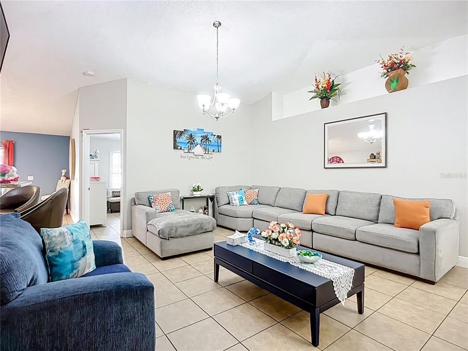 En Venta: $339,900 (3 camas, 2 baños, 1617 Pies cuadrados)