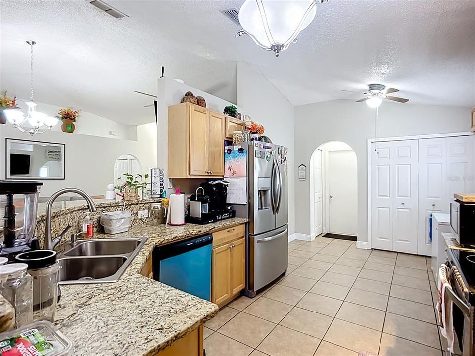 En Venta: $339,900 (3 camas, 2 baños, 1617 Pies cuadrados)