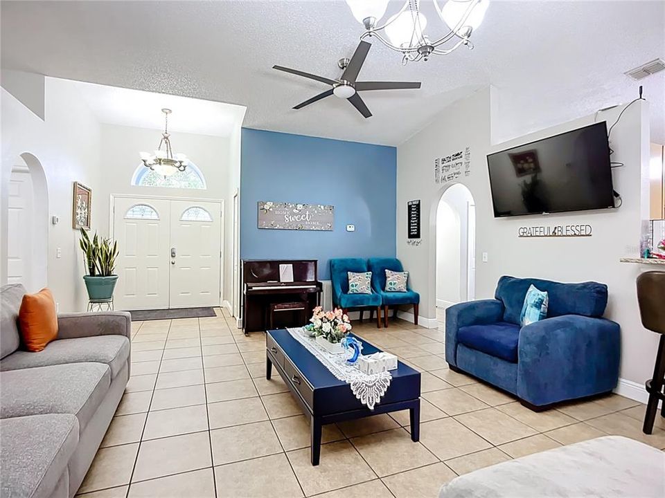 En Venta: $339,900 (3 camas, 2 baños, 1617 Pies cuadrados)