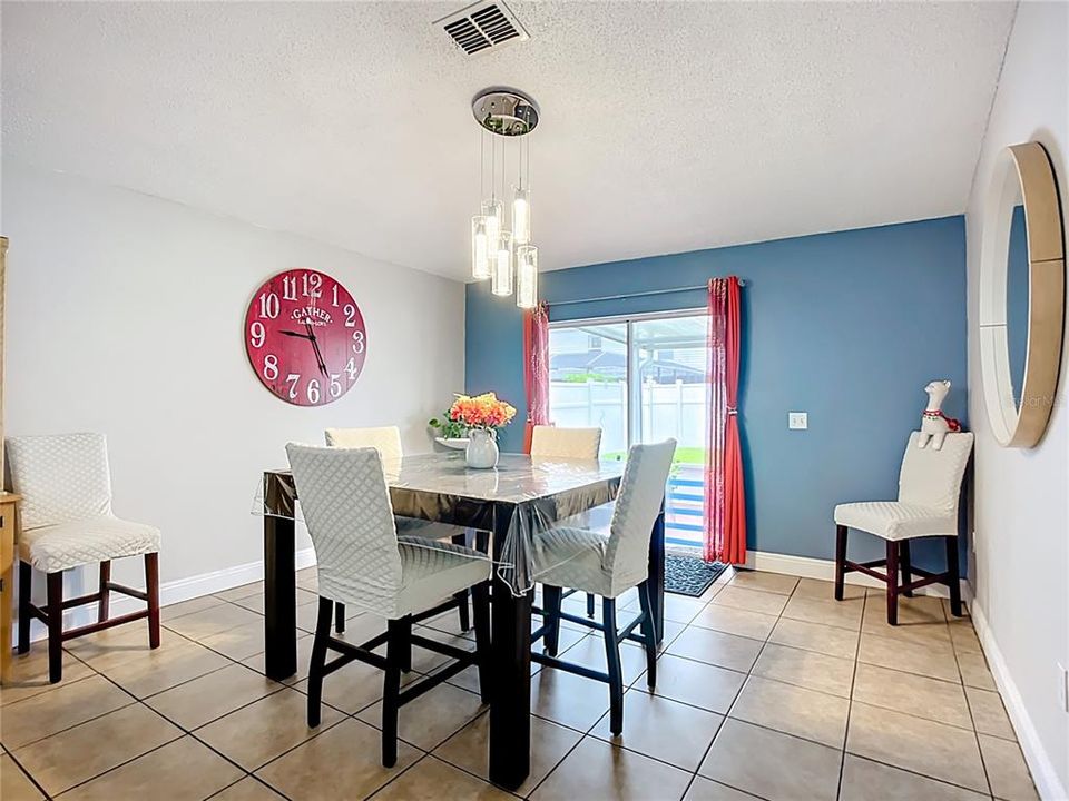 En Venta: $339,900 (3 camas, 2 baños, 1617 Pies cuadrados)