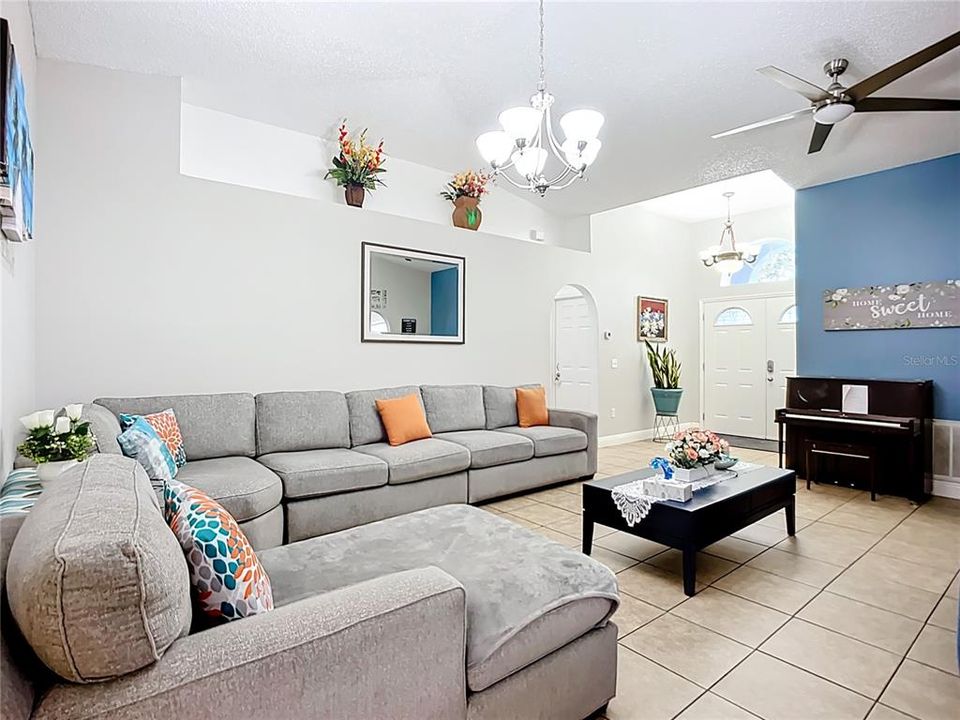 En Venta: $339,900 (3 camas, 2 baños, 1617 Pies cuadrados)