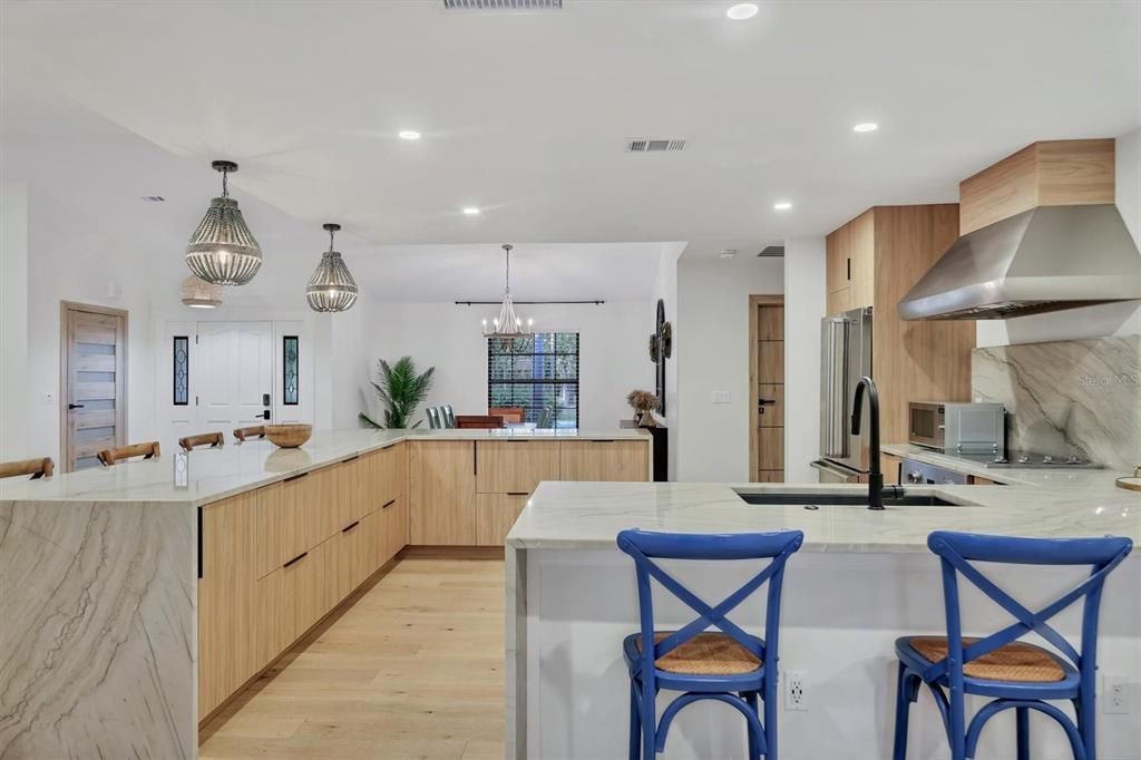 For Sale: $980,000 (4 beds, 3 baths, 2590 Square Feet)