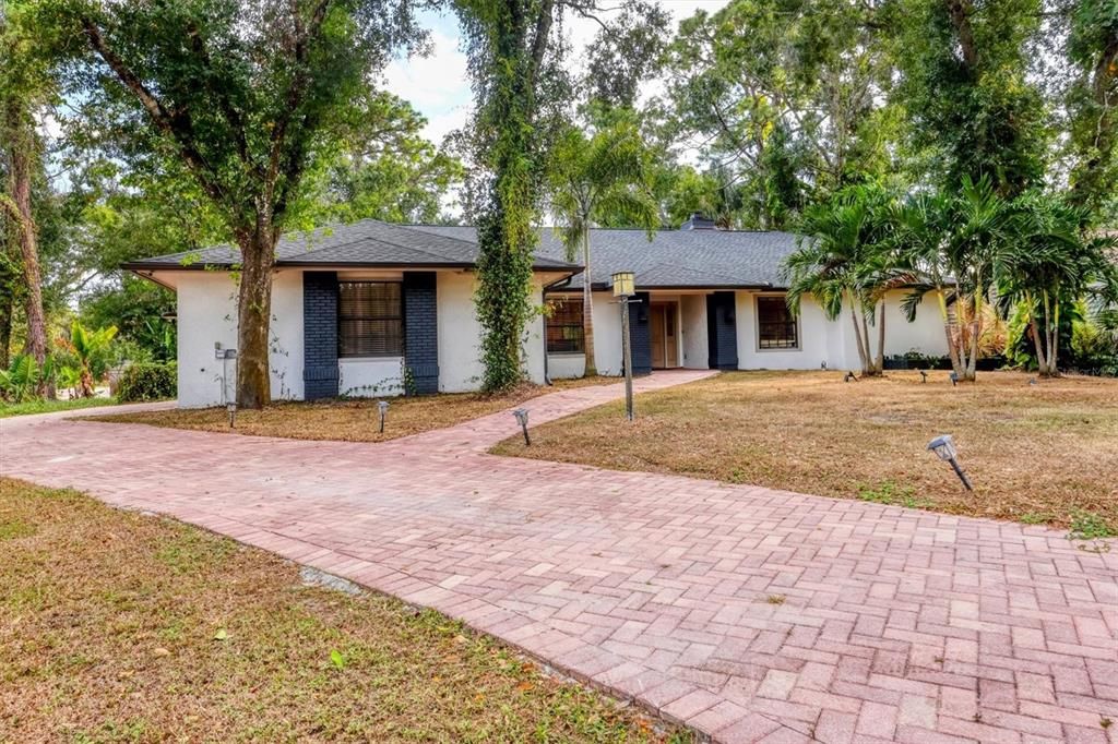 For Sale: $980,000 (4 beds, 3 baths, 2590 Square Feet)