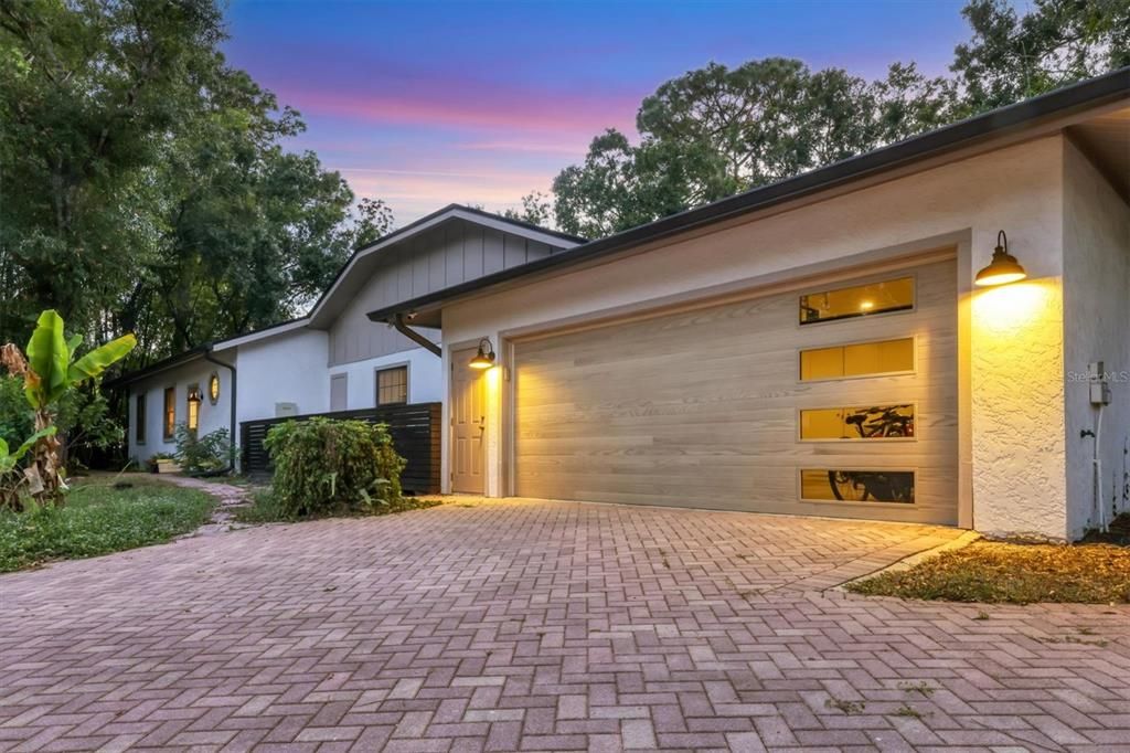 For Sale: $980,000 (4 beds, 3 baths, 2590 Square Feet)