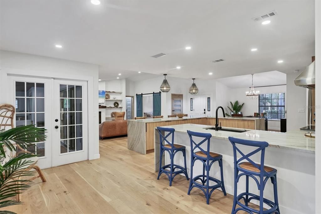 For Sale: $980,000 (4 beds, 3 baths, 2590 Square Feet)