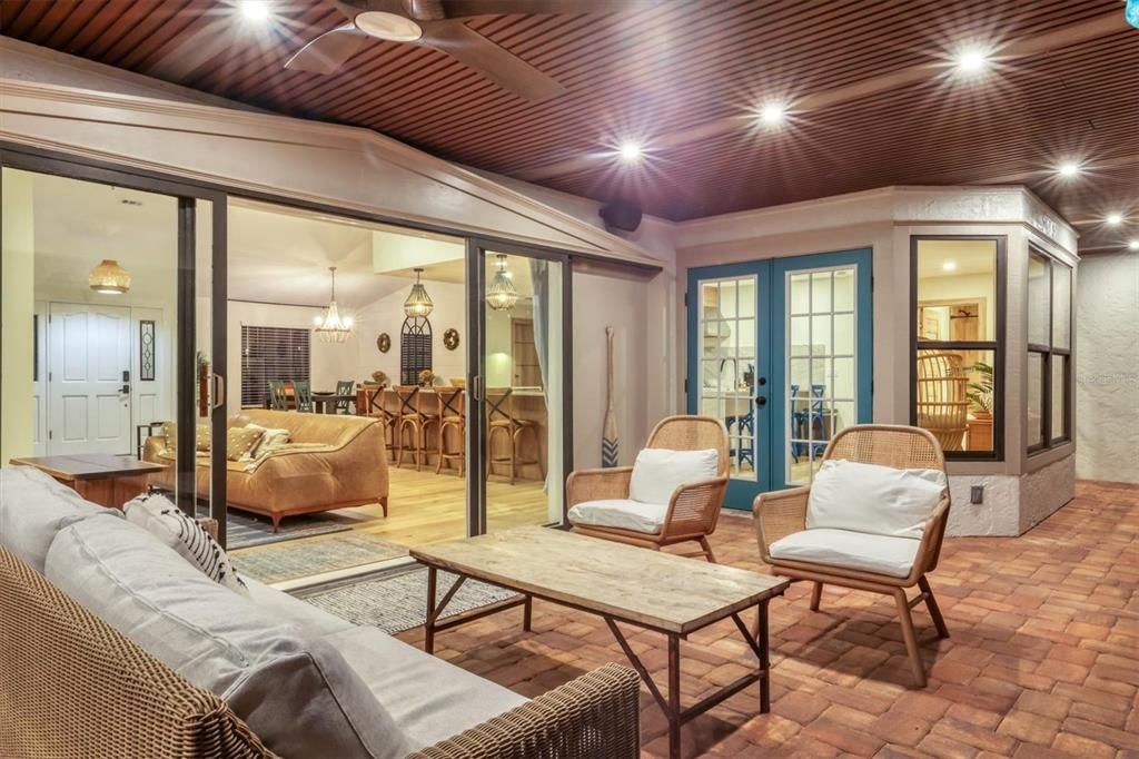 For Sale: $980,000 (4 beds, 3 baths, 2590 Square Feet)