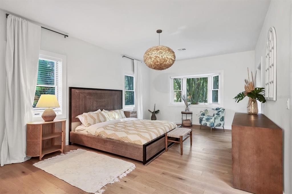 For Sale: $980,000 (4 beds, 3 baths, 2590 Square Feet)