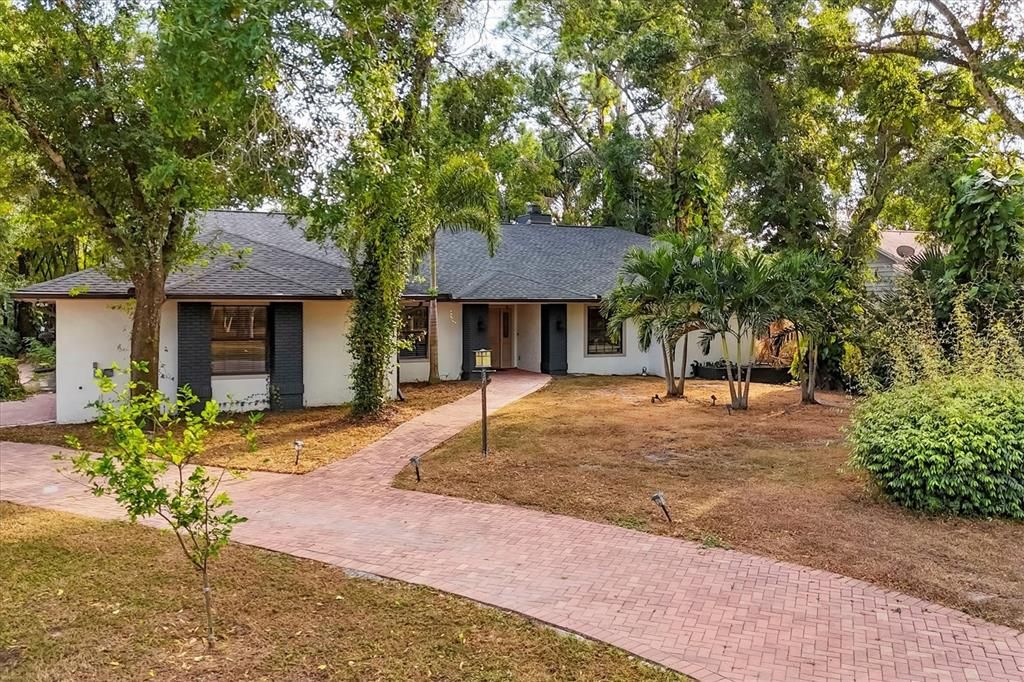 For Sale: $980,000 (4 beds, 3 baths, 2590 Square Feet)