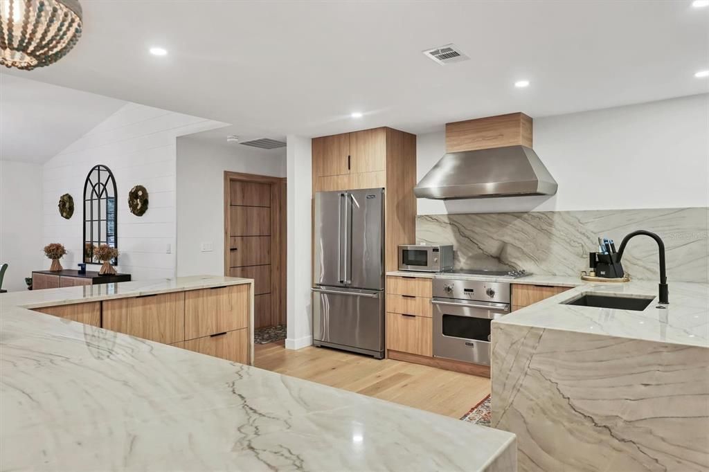 For Sale: $980,000 (4 beds, 3 baths, 2590 Square Feet)