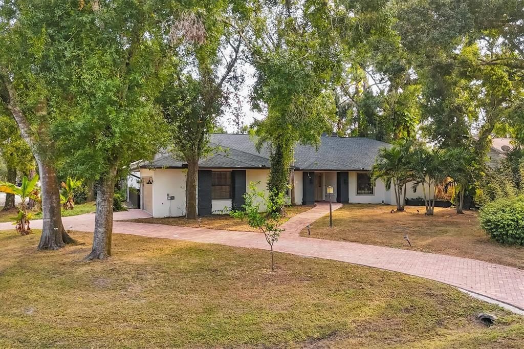 For Sale: $980,000 (4 beds, 3 baths, 2590 Square Feet)