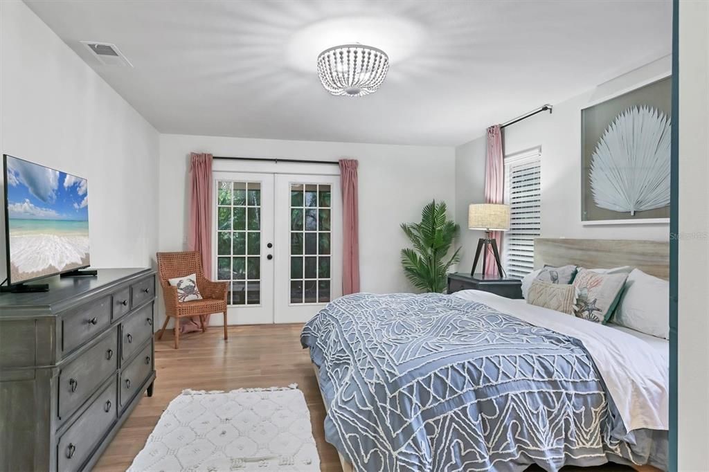 For Sale: $980,000 (4 beds, 3 baths, 2590 Square Feet)