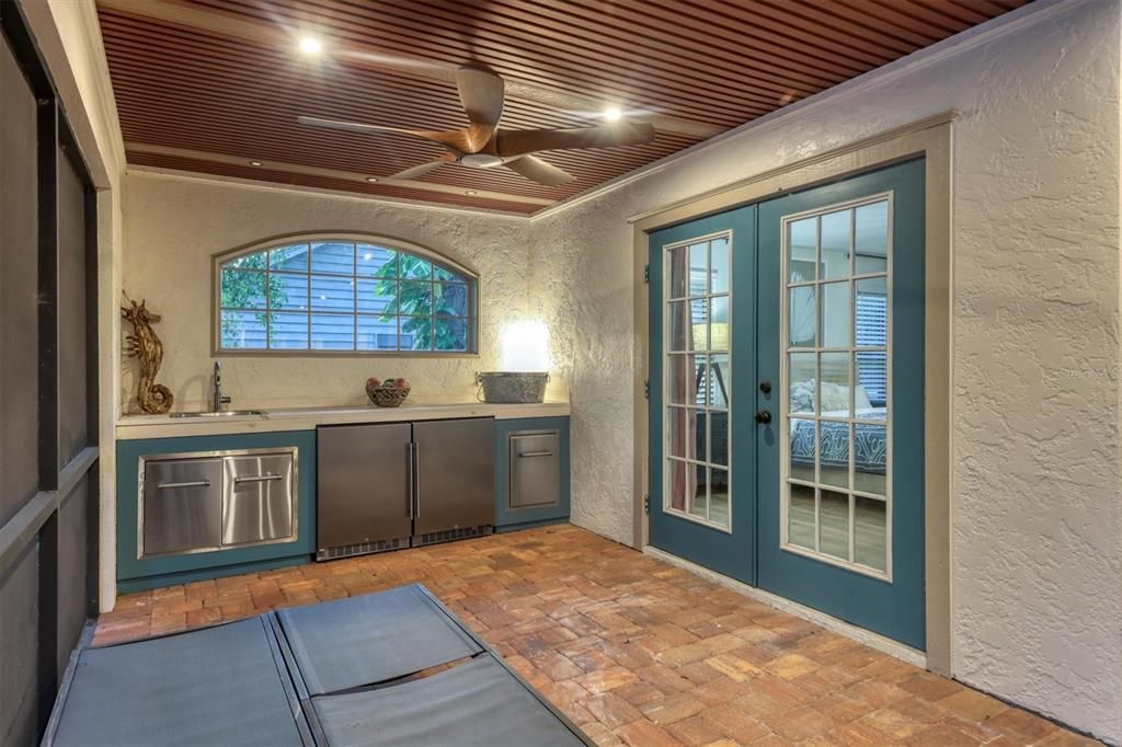 For Sale: $980,000 (4 beds, 3 baths, 2590 Square Feet)