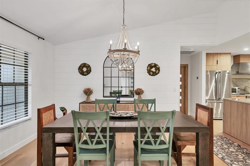 For Sale: $980,000 (4 beds, 3 baths, 2590 Square Feet)