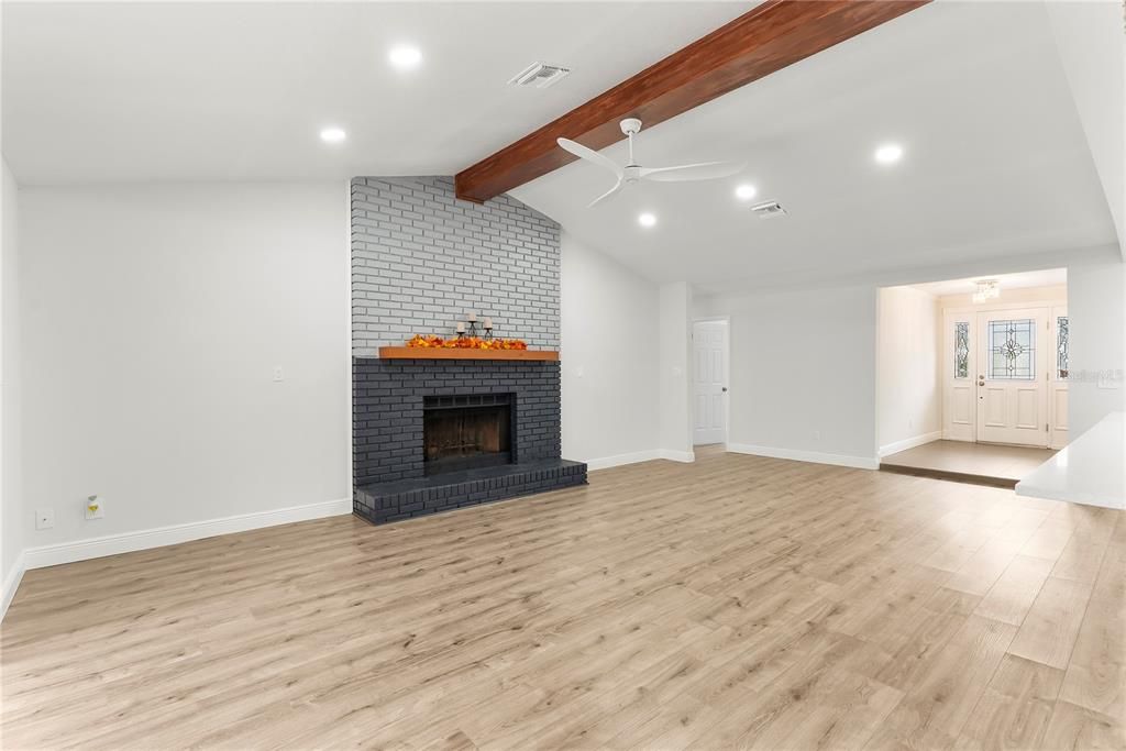 На продажу: $619,900 (4 спален, 2 ванн, 2436 Квадратных фут)