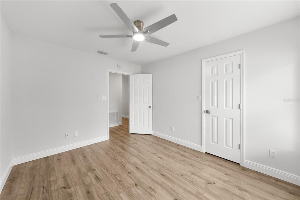 На продажу: $619,900 (4 спален, 2 ванн, 2436 Квадратных фут)