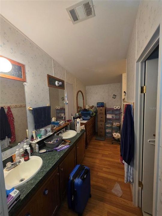 Activo con contrato: $132,000 (2 camas, 2 baños, 1296 Pies cuadrados)