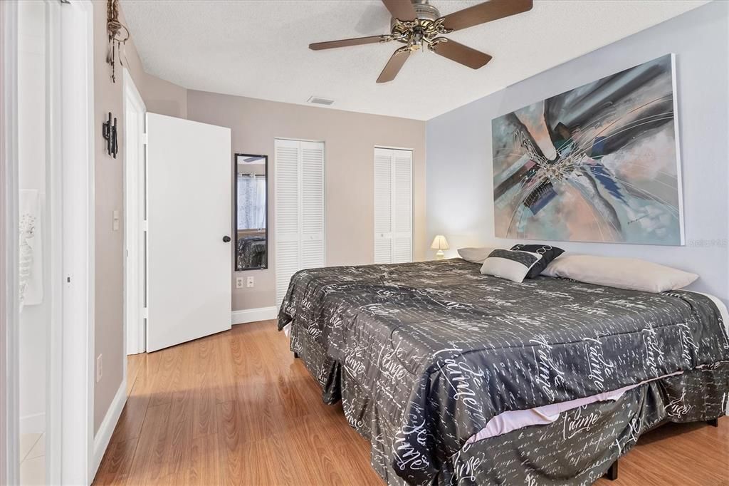 En Venta: $295,000 (2 camas, 2 baños, 1020 Pies cuadrados)