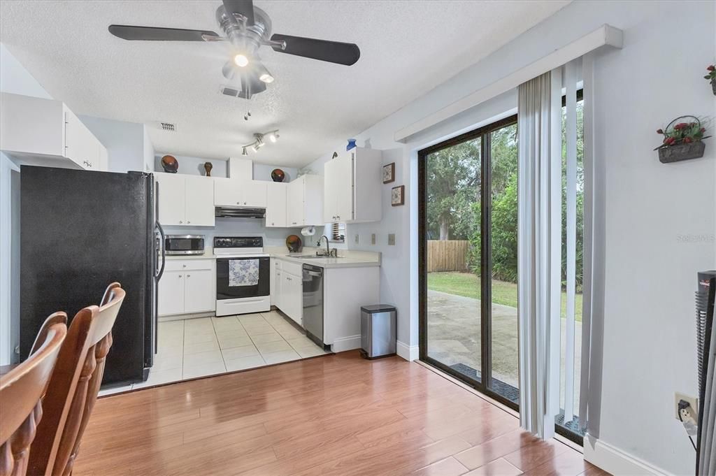 En Venta: $295,000 (2 camas, 2 baños, 1020 Pies cuadrados)