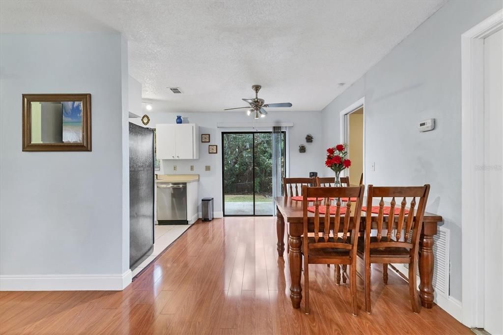 En Venta: $295,000 (2 camas, 2 baños, 1020 Pies cuadrados)