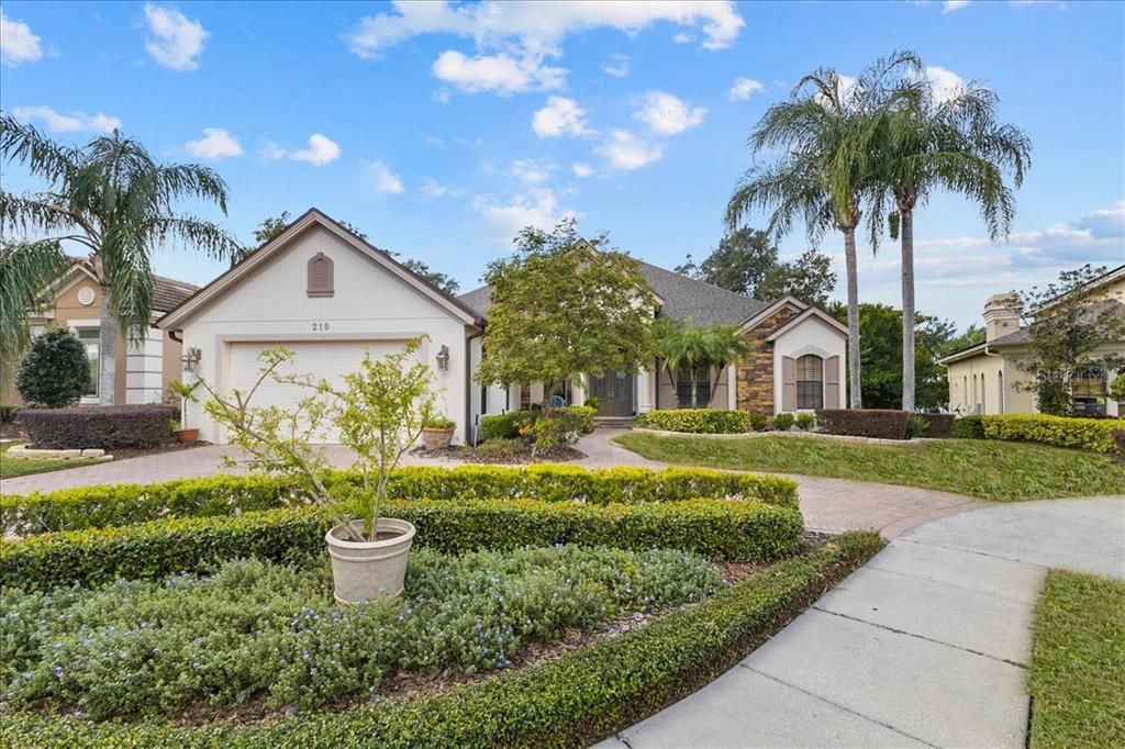 合同活跃: $950,000 (4 贝兹, 3 浴室, 2838 平方英尺)