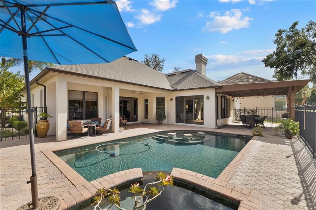 合同活跃: $950,000 (4 贝兹, 3 浴室, 2838 平方英尺)