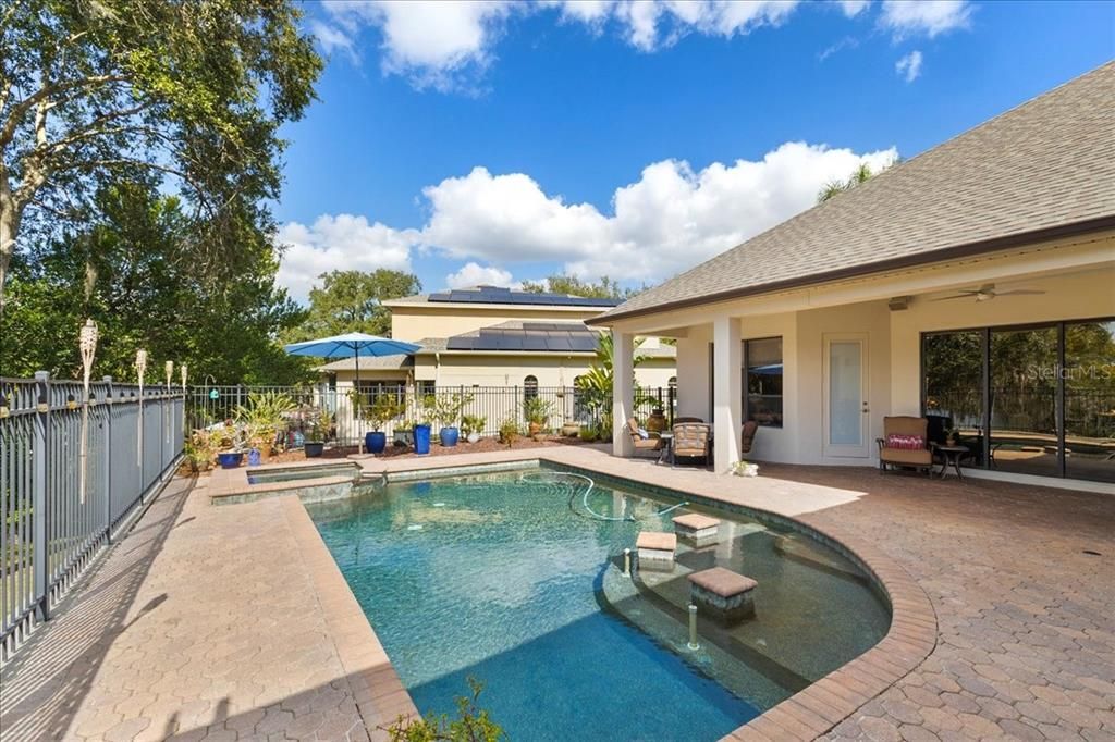 合同活跃: $950,000 (4 贝兹, 3 浴室, 2838 平方英尺)