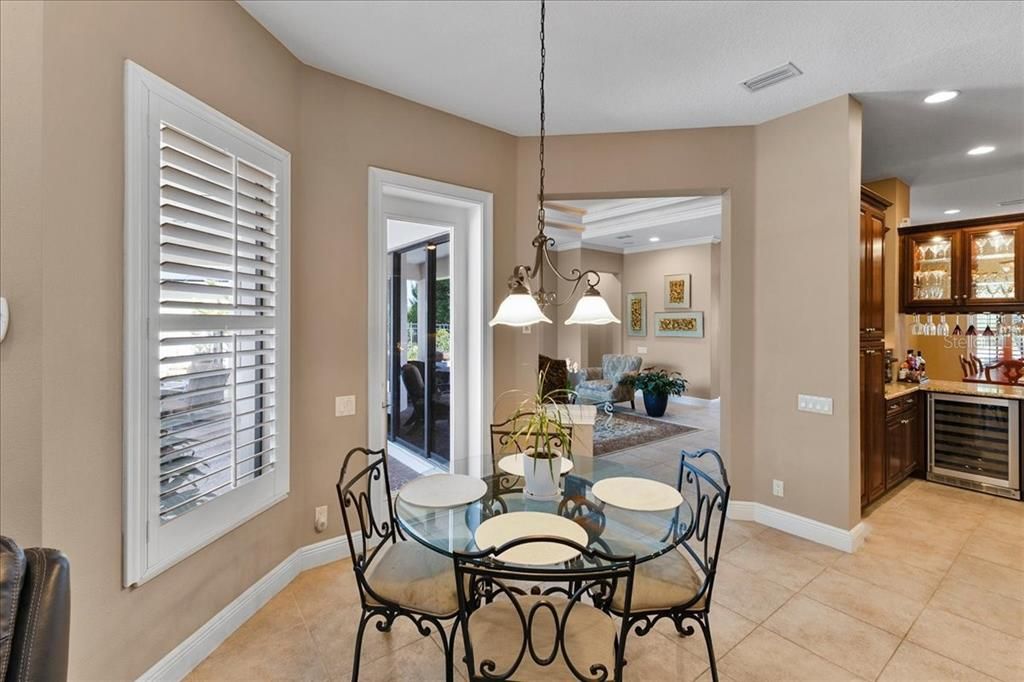 合同活跃: $950,000 (4 贝兹, 3 浴室, 2838 平方英尺)