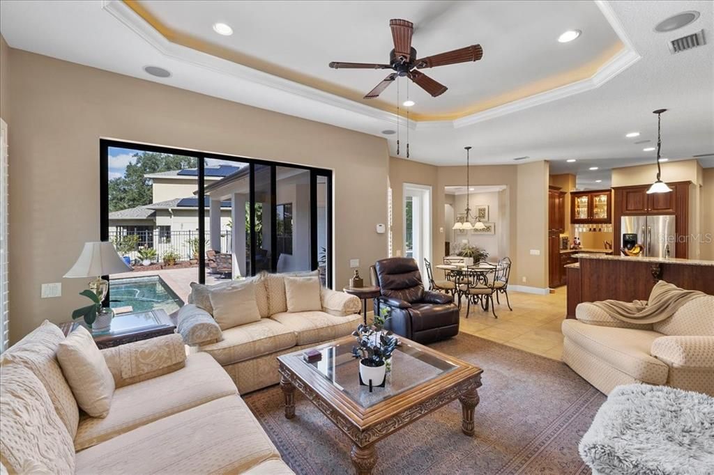 合同活跃: $950,000 (4 贝兹, 3 浴室, 2838 平方英尺)