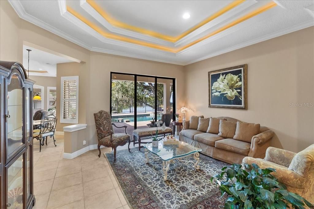 合同活跃: $950,000 (4 贝兹, 3 浴室, 2838 平方英尺)