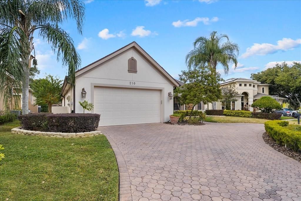 合同活跃: $950,000 (4 贝兹, 3 浴室, 2838 平方英尺)