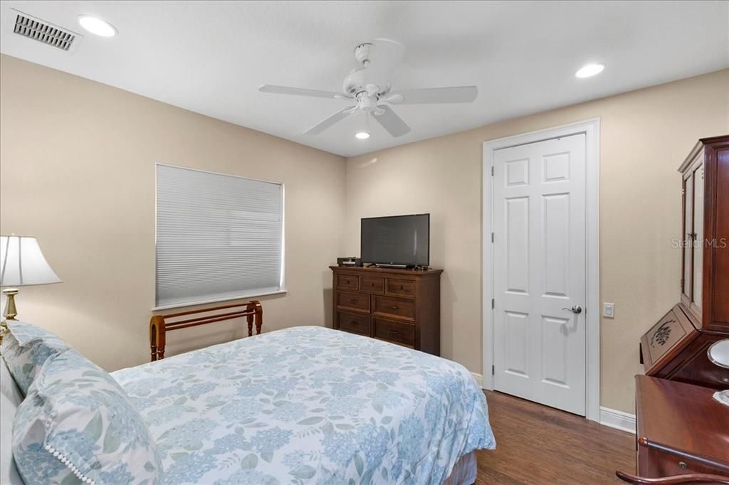 合同活跃: $950,000 (4 贝兹, 3 浴室, 2838 平方英尺)