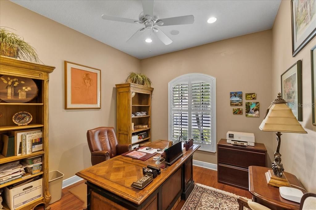 合同活跃: $950,000 (4 贝兹, 3 浴室, 2838 平方英尺)