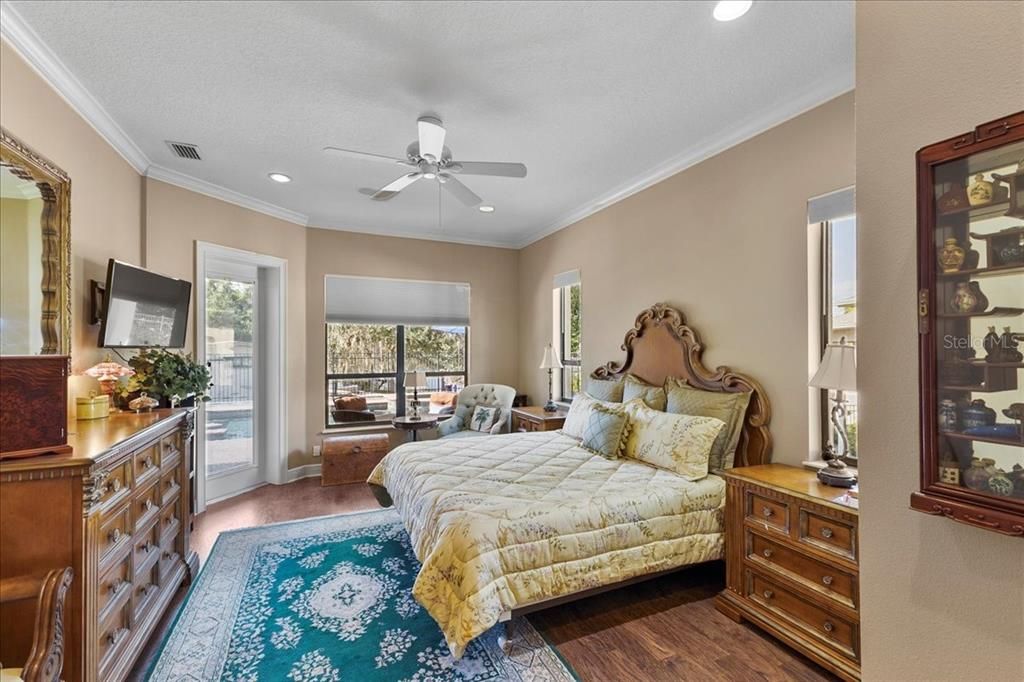 合同活跃: $950,000 (4 贝兹, 3 浴室, 2838 平方英尺)