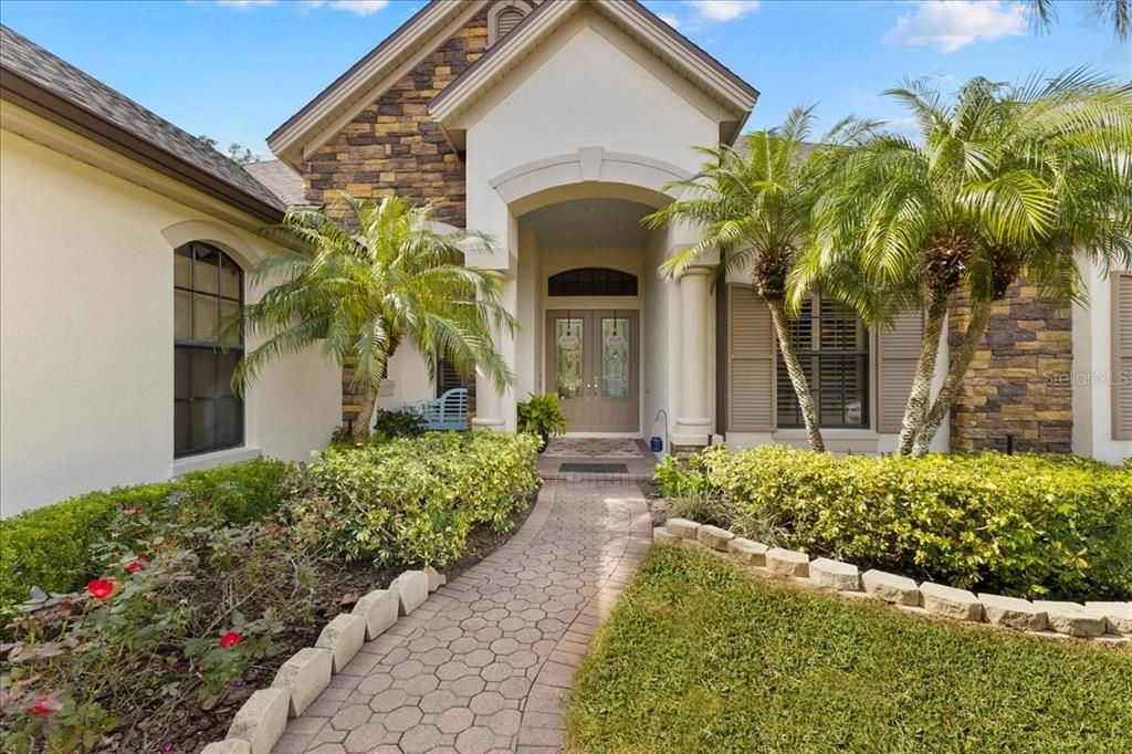 合同活跃: $950,000 (4 贝兹, 3 浴室, 2838 平方英尺)