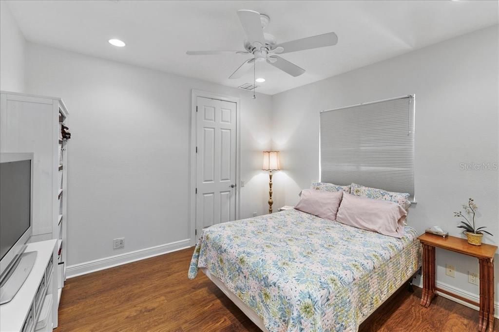 合同活跃: $950,000 (4 贝兹, 3 浴室, 2838 平方英尺)