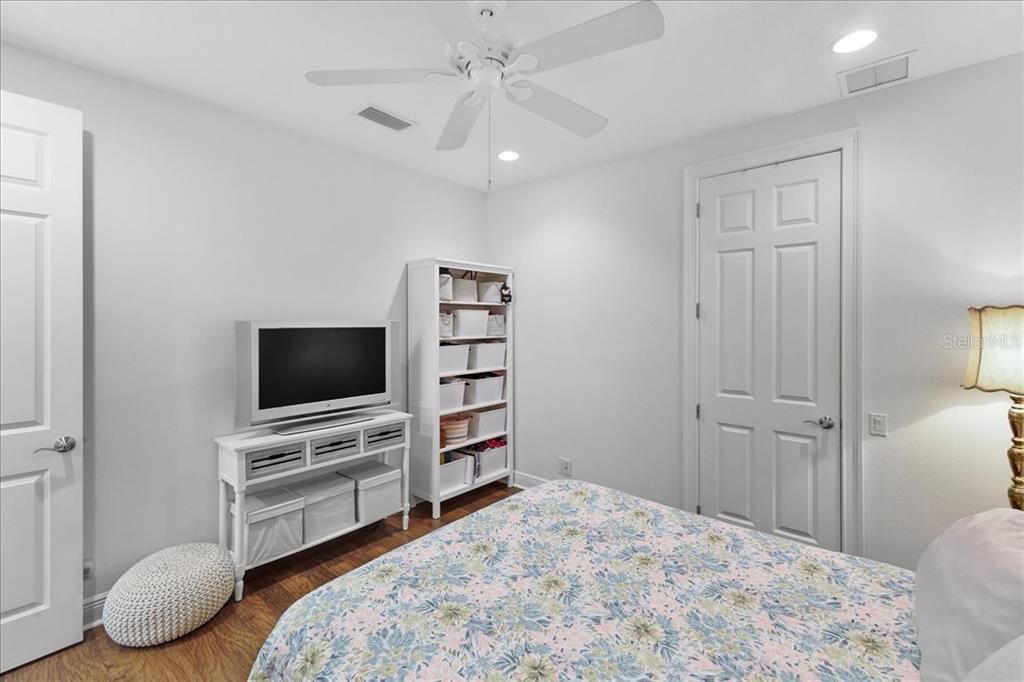 合同活跃: $950,000 (4 贝兹, 3 浴室, 2838 平方英尺)