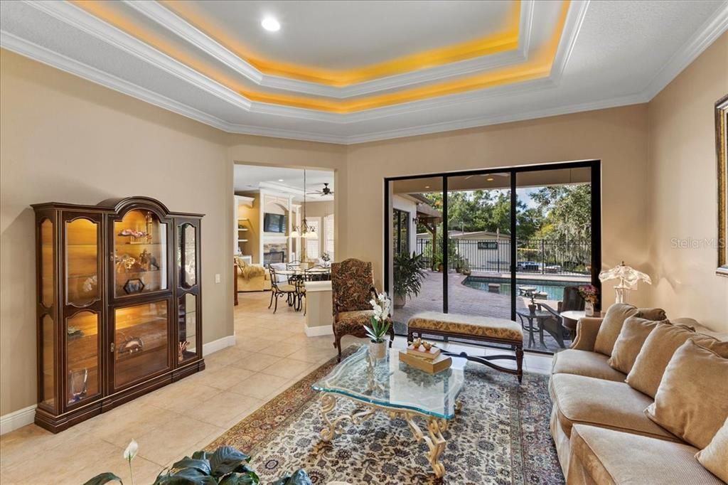 合同活跃: $950,000 (4 贝兹, 3 浴室, 2838 平方英尺)