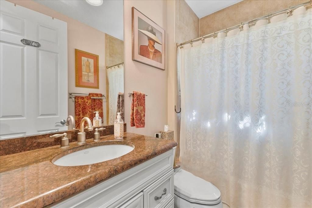 合同活跃: $950,000 (4 贝兹, 3 浴室, 2838 平方英尺)