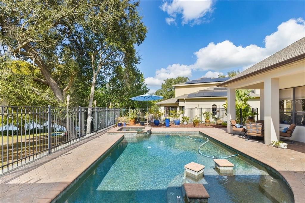 合同活跃: $950,000 (4 贝兹, 3 浴室, 2838 平方英尺)