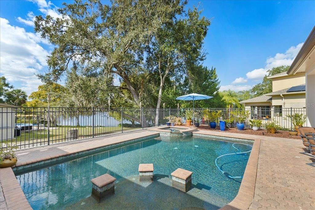 合同活跃: $950,000 (4 贝兹, 3 浴室, 2838 平方英尺)