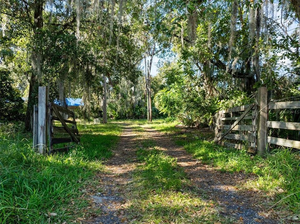 En Venta: $349,900 (0.76 acres)