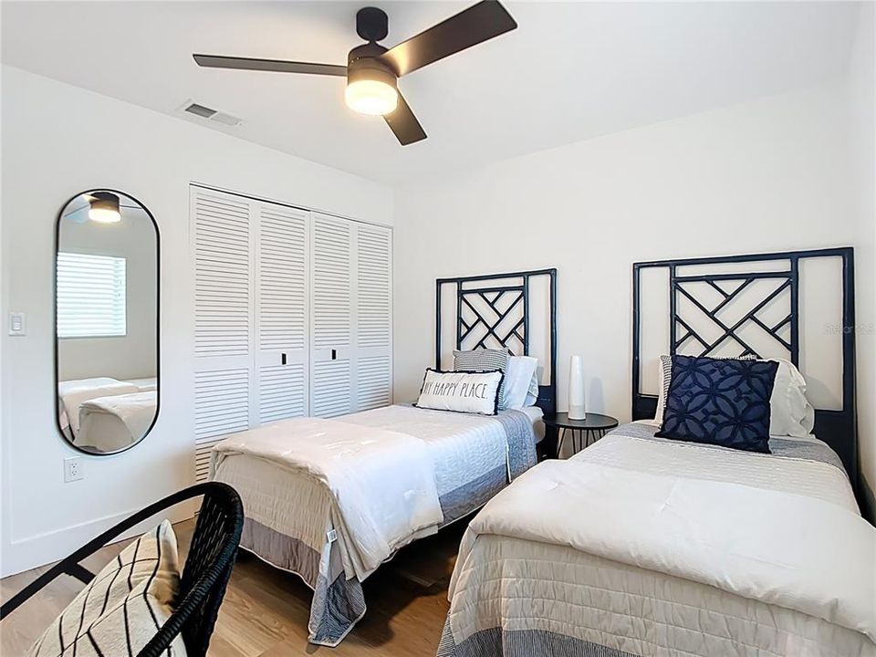 待售: $305,000 (2 贝兹, 2 浴室, 941 平方英尺)