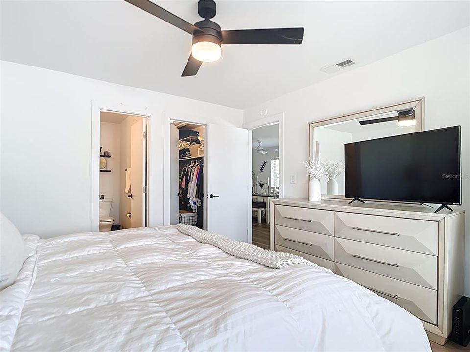 待售: $305,000 (2 贝兹, 2 浴室, 941 平方英尺)