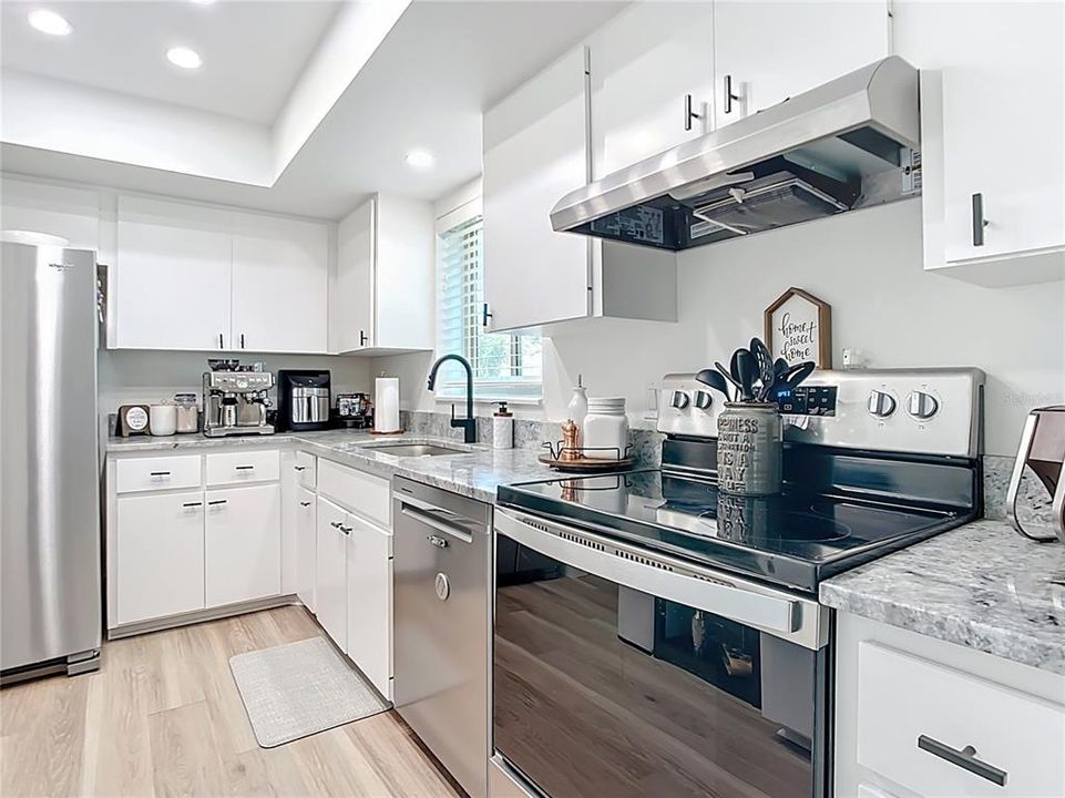 待售: $305,000 (2 贝兹, 2 浴室, 941 平方英尺)