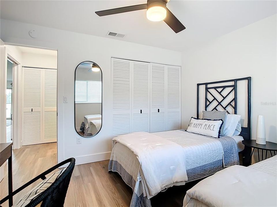 待售: $305,000 (2 贝兹, 2 浴室, 941 平方英尺)